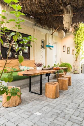 Jumeirah House | Private Cottage with bbq area 5 min walk to beach!
