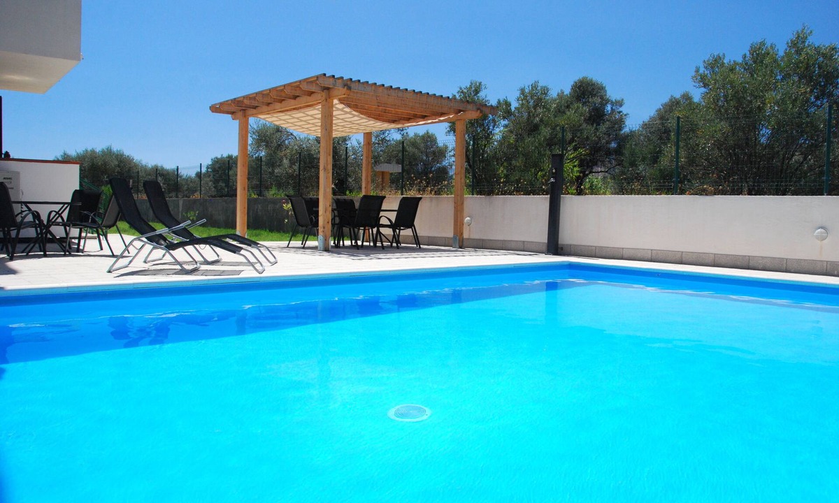 Isca Marina Villa | Private gated Villa sleeps 12. Large pool & garden, AC ,WiFi close to the beach.