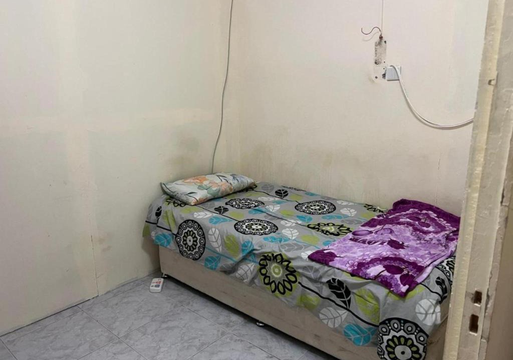 Al Majaz Apartment | Regular homebased room
