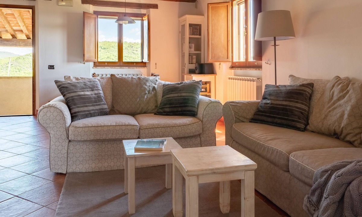 San Giovanni del Pantano Apartment | Relaxing hillside family accommodation with pool