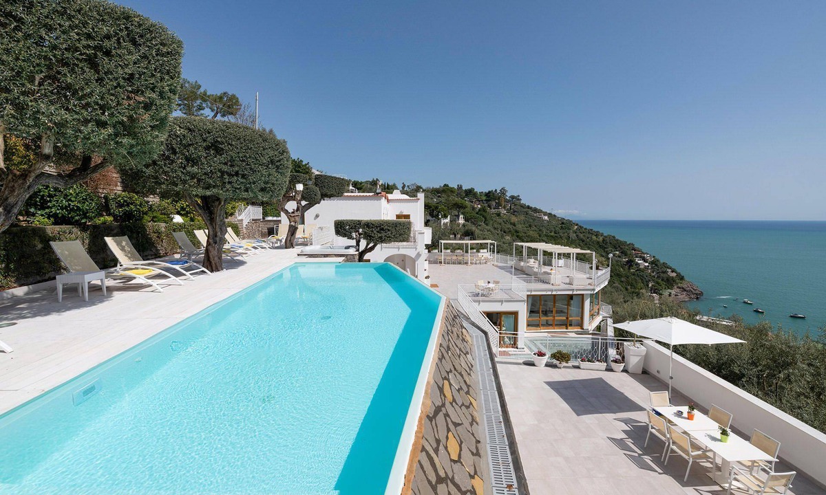 Sirenuse Villa | Rentals in Italy - Relais Nike with sea view, private pool and jacuzzi