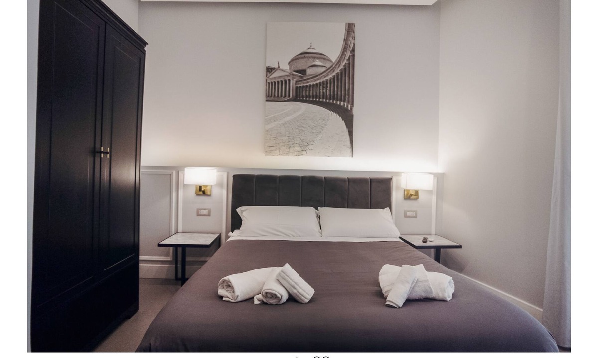 Quartieri Spagnoli Bed & Breakfast | Room 1 - King Superior with balcony