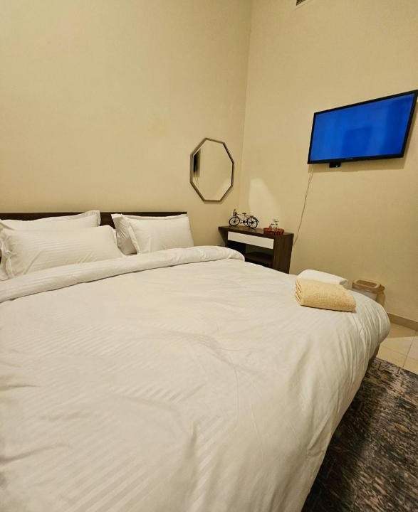 Jumeira 1 Apartment | Room with bathroom near beach walk la mer beach Oima leasing property