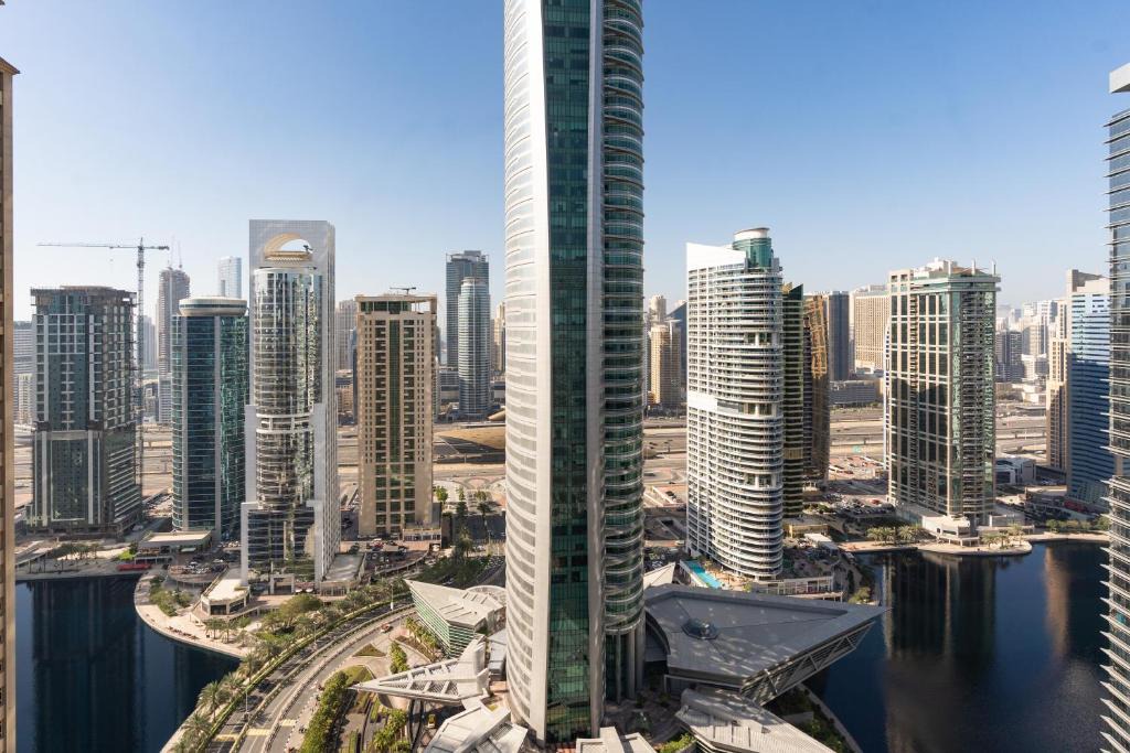Jumeirah Lake Towers Apartment | Royal Club By RVHR, Bonnington Residential Tower - JLT
