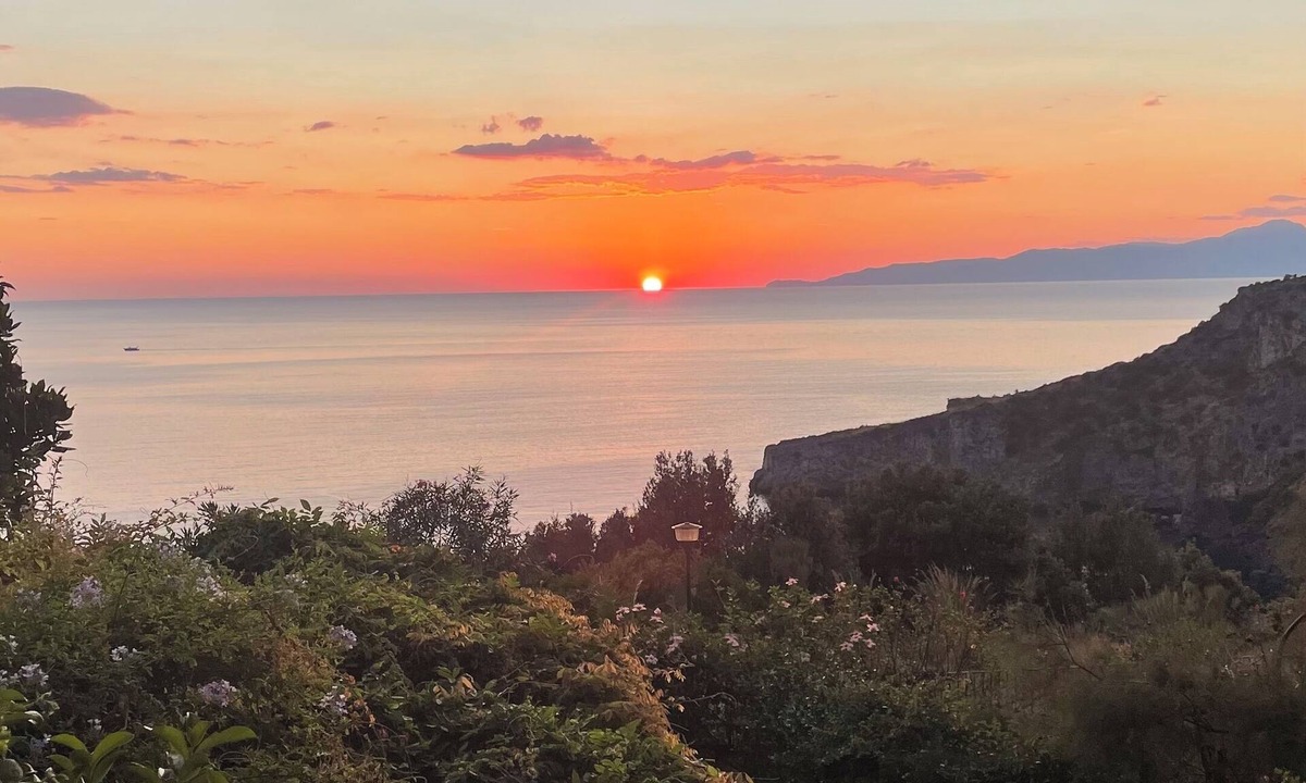 Scalea Apartment | SCALEA BAY OF HORNBEAM LAST MINUTE. CIN IT078138C2FBM16Q7KN