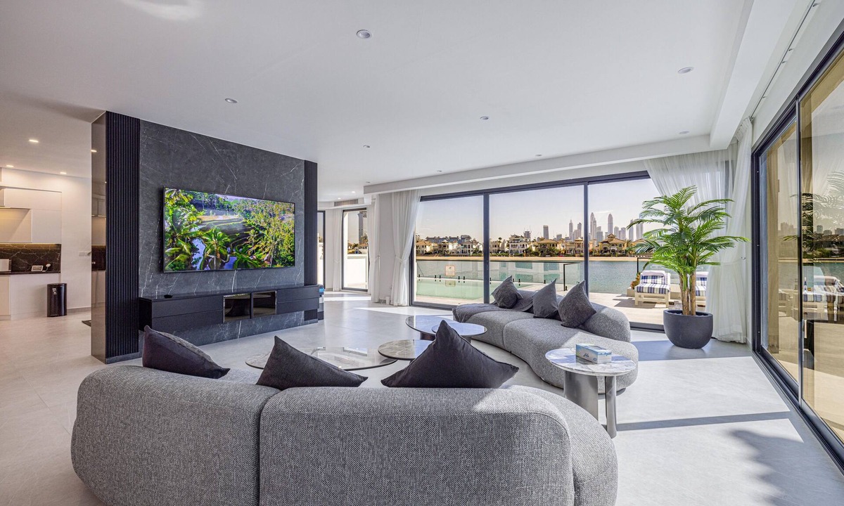 Palm Jumeirah Villa | Sea view Beach front 6 bedroom villa by Luxury stays vacation homes rental
