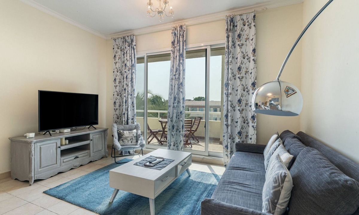 Dubai Investment Park Apartment | Serene 1 Bedroom - Lake Apartments Green Community