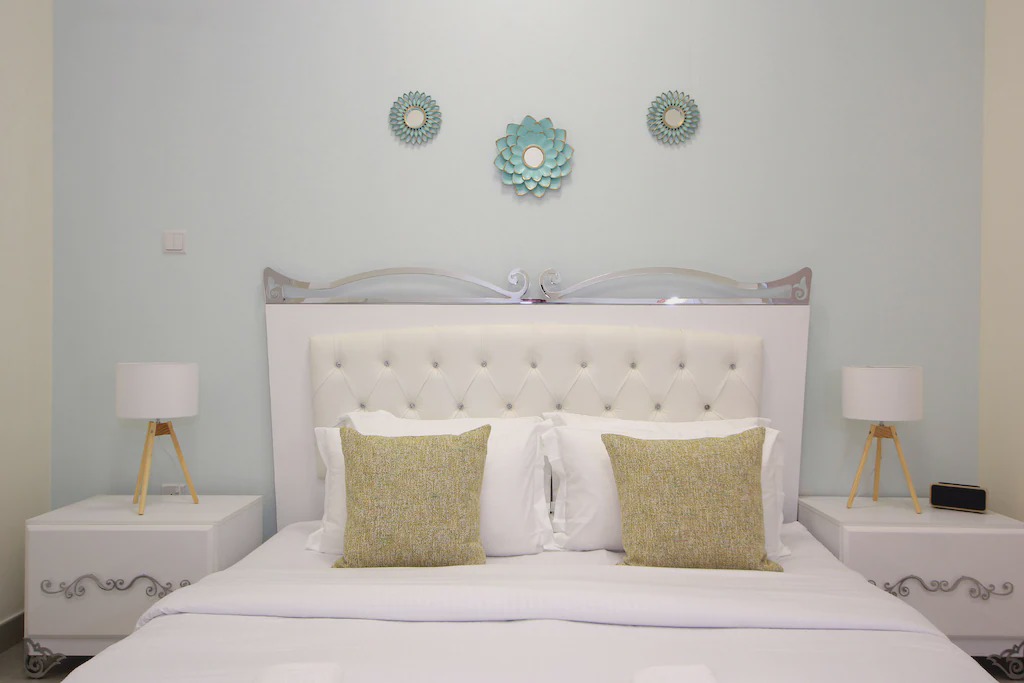 Dubai Media City Apartment | Signature Holiday Homes - Furnished 1BHK in Marina Arcade, Marina Dubai