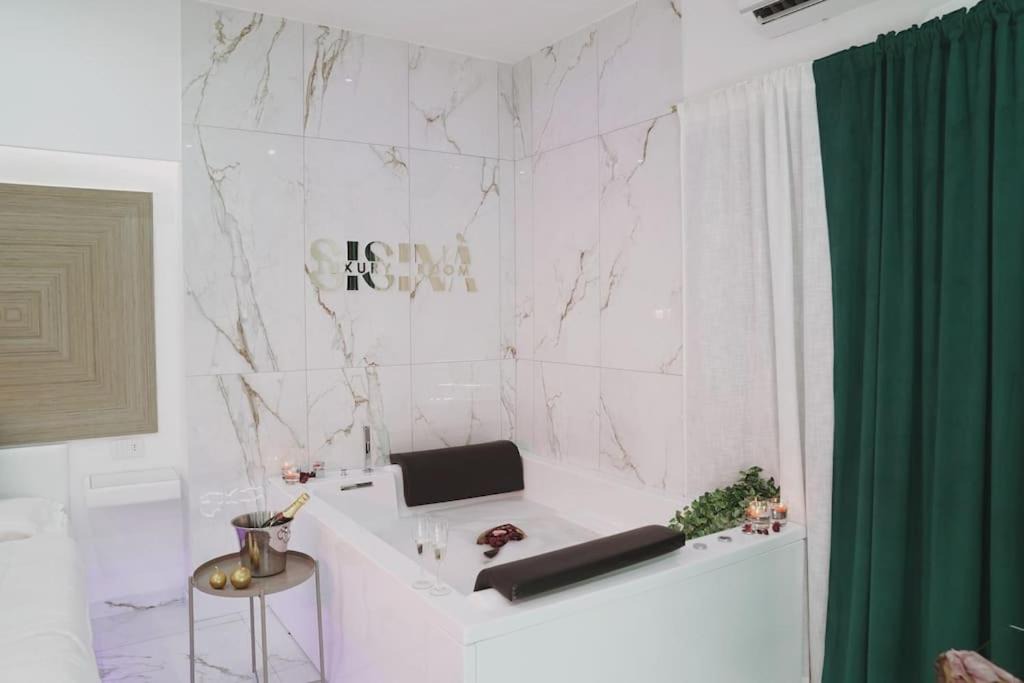 Portici House | Sisina Luxury Room Jacuzzi & Piscina