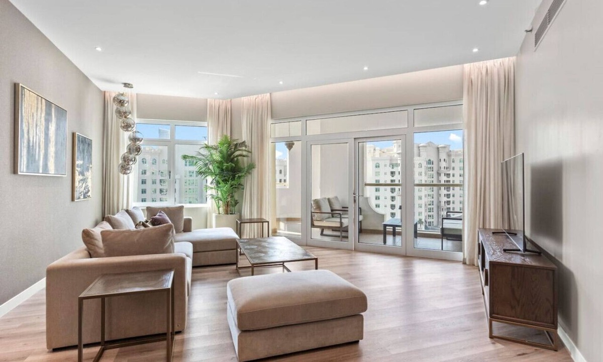 Palm Jumeirah Apartment | Sophisticated 3 Bed Palm Jumeirah w Beach Access