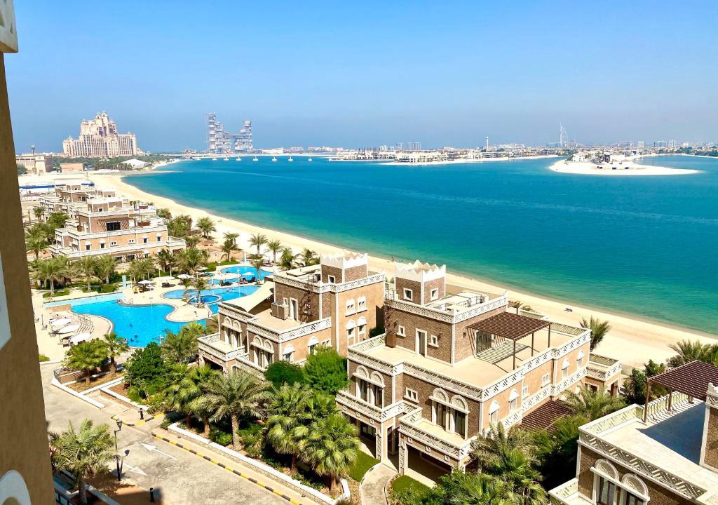 Palm Jumeirah Apartment | Spacious 4 bd apartment with amazing Sea view