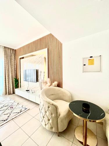 Al Quoz Apartment | Spacious Modern High Floor Independent Studio Downtown