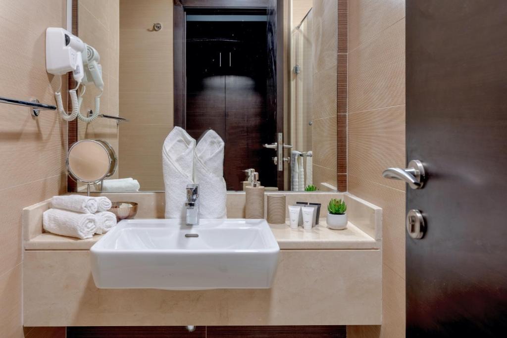 Dubai Marina Apartment | Stella Stays Bright Studio Dubai JBR Beach Netflix