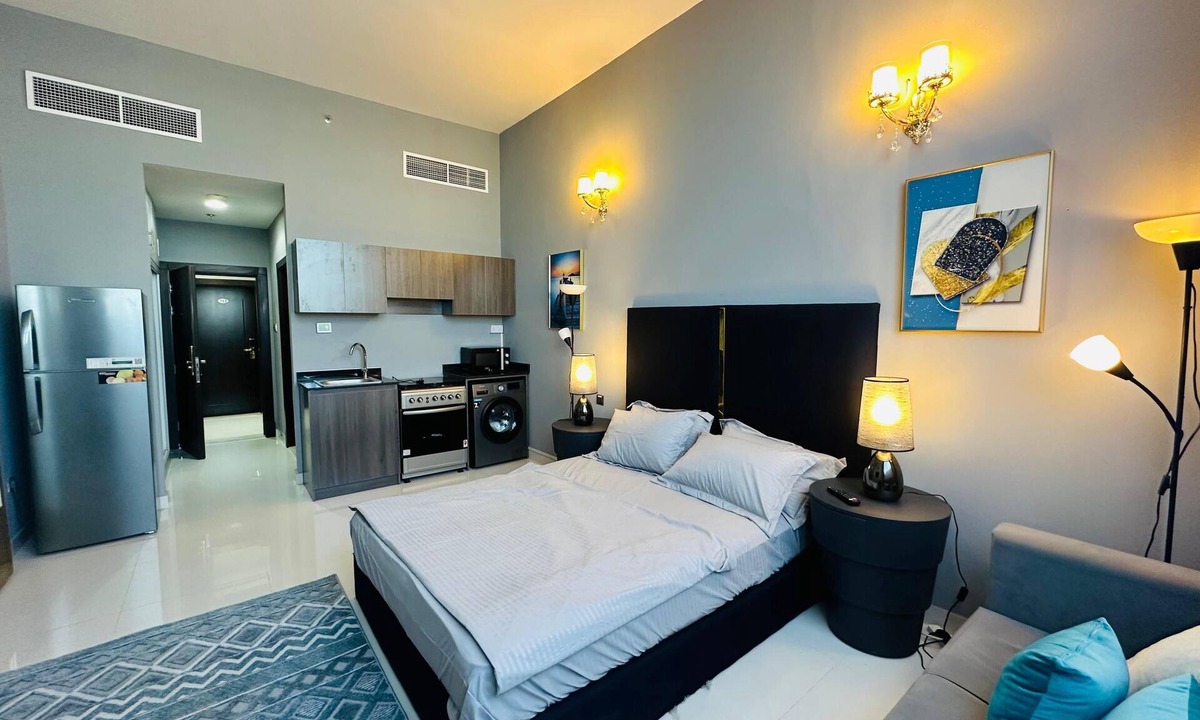 Jumeira 3 Apartment | Studio apartment on suitable location shiekh zayed road