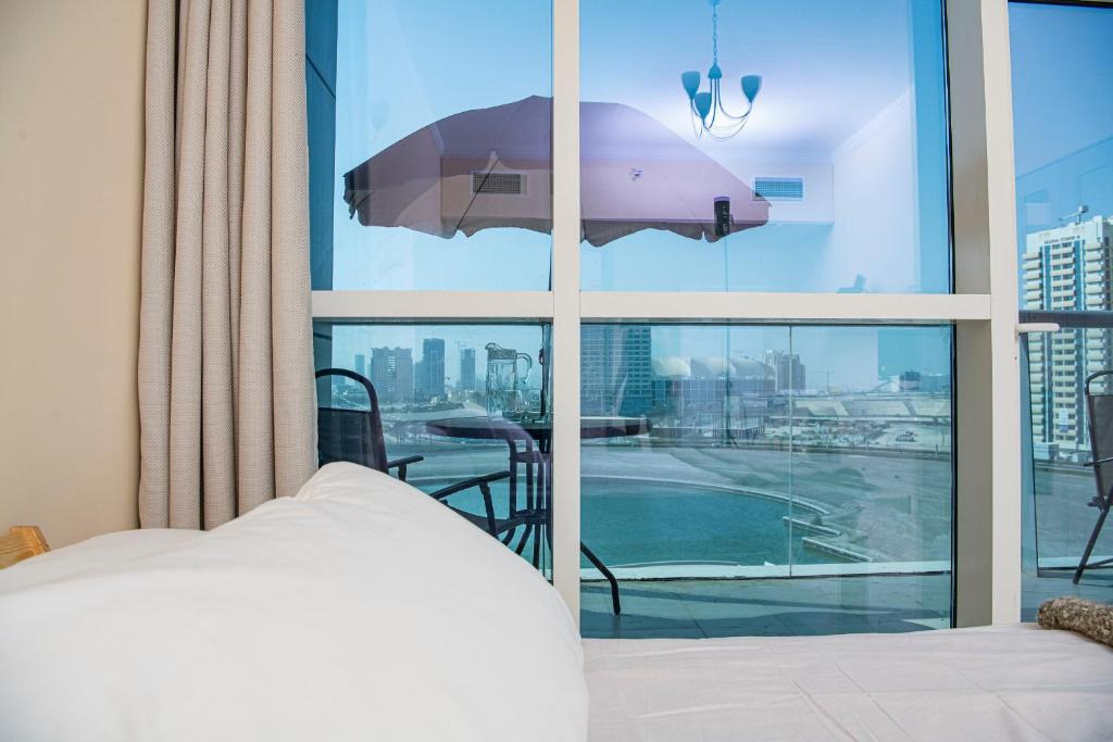 Dubai Sports City Apartment | Studio in the heart of Sports City -great view & amenities!