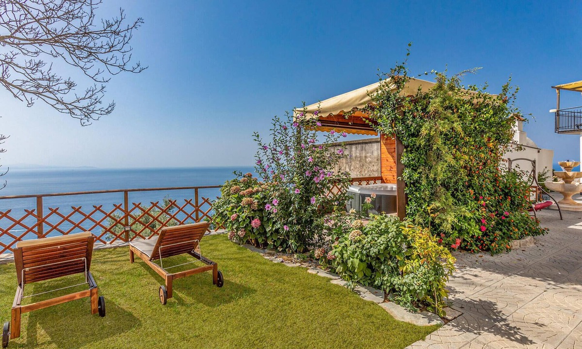 Furore House | Stunning home in Furore SA with WiFi