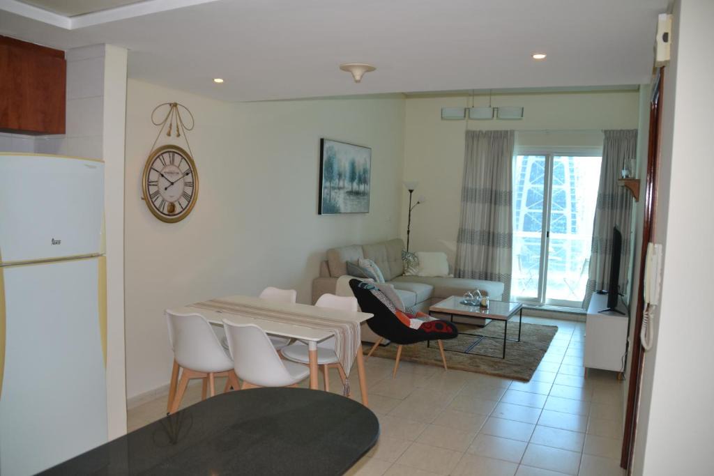 Jumeirah Lake Towers Apartment | Stunning Lake Views in Dubai JLT