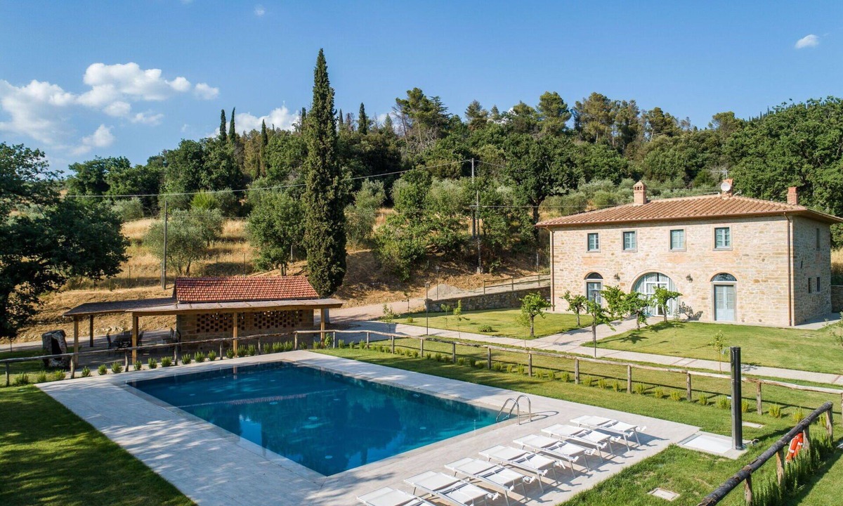 Montecchio Villa | Stunning private villa with WIFI, private pool, A/C, TV, patio and panoramic view, close to Cort.