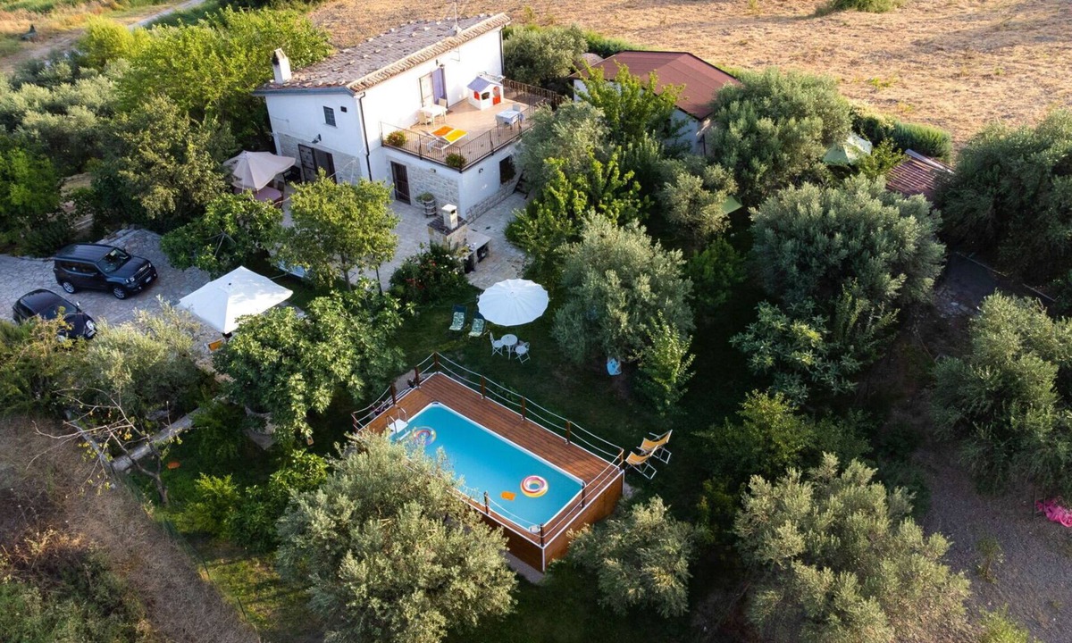 Guardialfiera Villa | Stunning private villa for 6 guests with WIFI, private pool, A/C, TV, terrace and panoramic view
