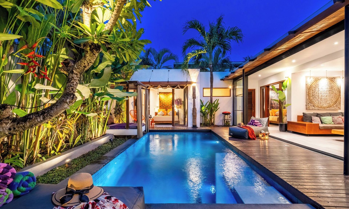 Kerobokan Villa | Stylish Lux Design, 5-mins drive to Beach, BBQ, Peaceful, Cozy & Fast WIFI.