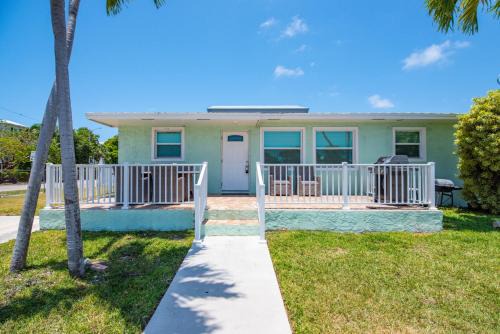 Key West House | The GUAVA DUFF - Beautiful KW home with space to chill & lots of FREE PARKING!
