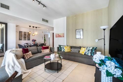 Dubai Marina Apartment | The Smart Concierge - Bahar 1