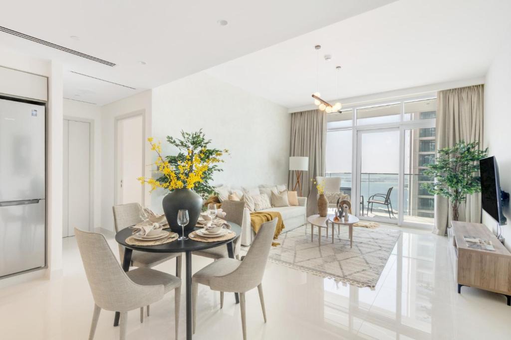 Dubai Marina Apartment | The Smart Concierge - Sunrise Bay 2