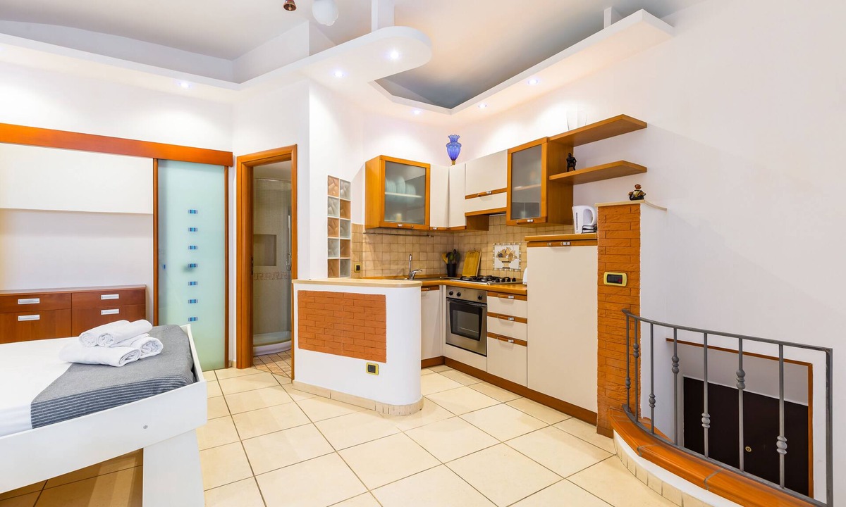 Vittorio Emanuele Apartment | Tolentino Studio Flat by Napoliapartments