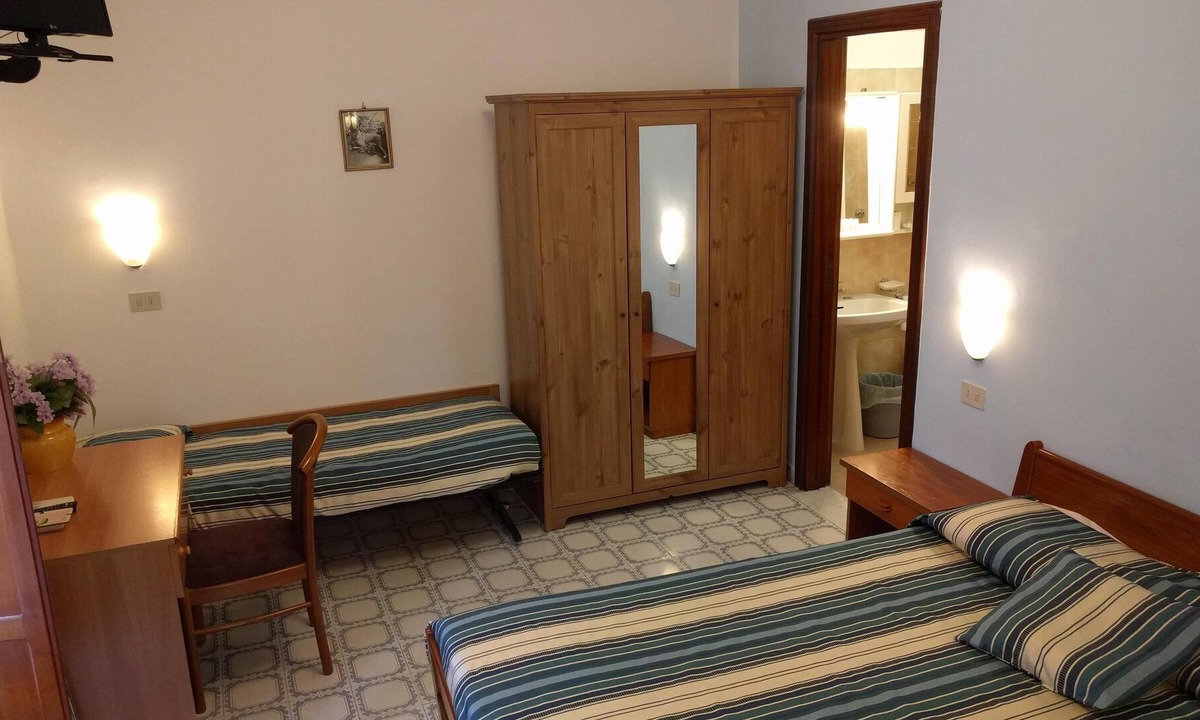 Sant'Angelo House | Tripla ST-Triple room-Ensuite with Shower