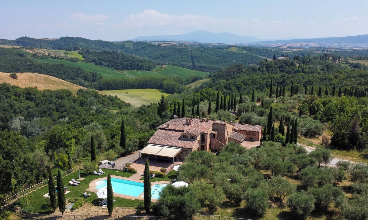 Asciano Villa | Tuscan Charm Meets Luxury Living – Rent San Nazario Il Poderuccio Today