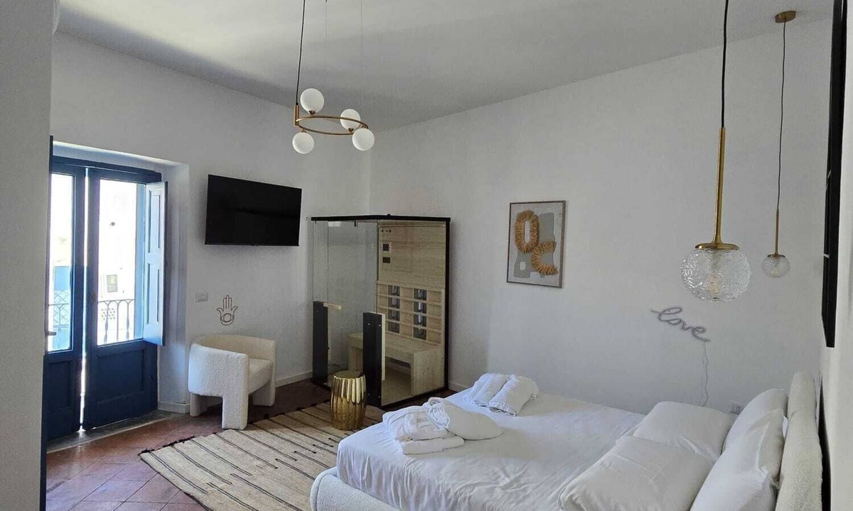 Castel Morrone Hotel | 'U SURC (with balcony)