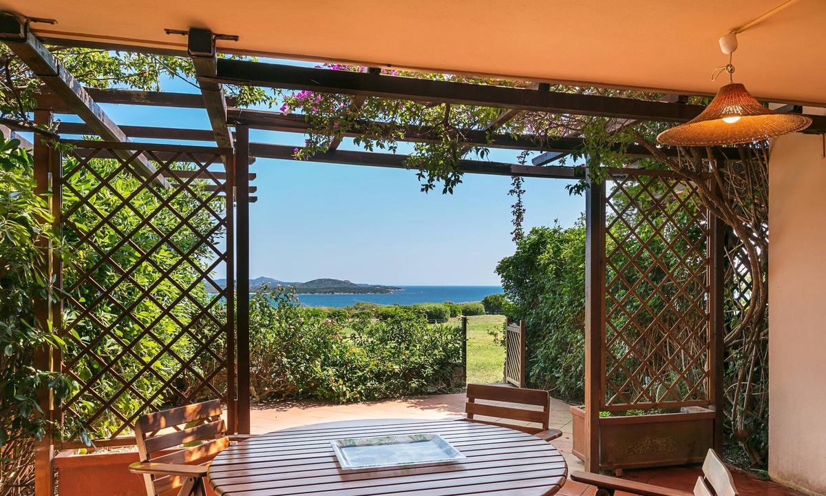 Portisco House | Vacation Home Rena Bianca Flat with Sea View, Terrace & Garden