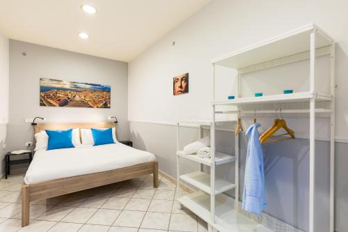 Montecalvario Apartment | Ventaglieri ground floor Room by Wonderful Italy