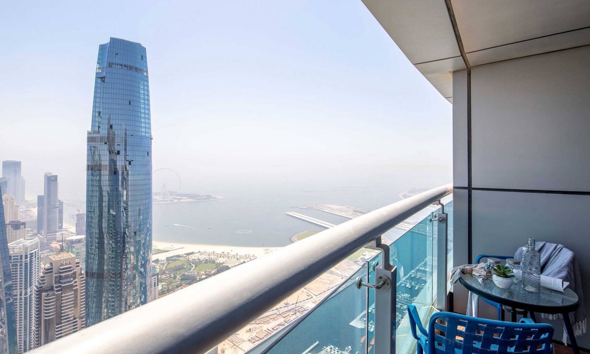 Dubai Marina Apartment | Vibrant 1BR with Amazing Views From 77th Floor!