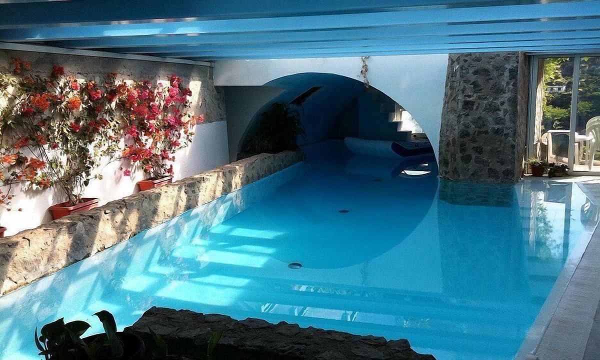 Vietri sul Mare House | Villa Albarosa B: An elegant and welcoming apartment built on the sloping cliff in front of the sea, with Free WI-FI.