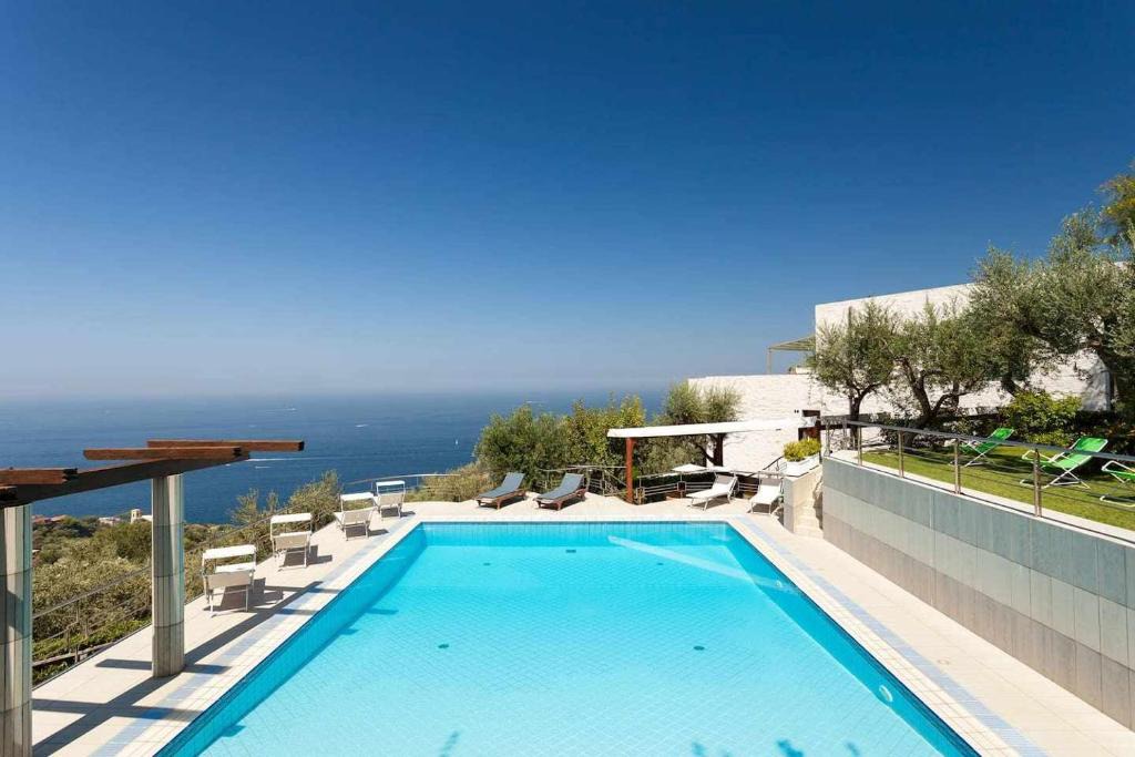Schiazzano Villa | Villa con piscina privata sul mare giardini e terrazze