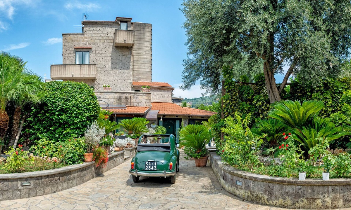 Sorrento Apartment | Villa Concetta - Sorrento centre, with pool, garden, parking, BBQ, WiFi