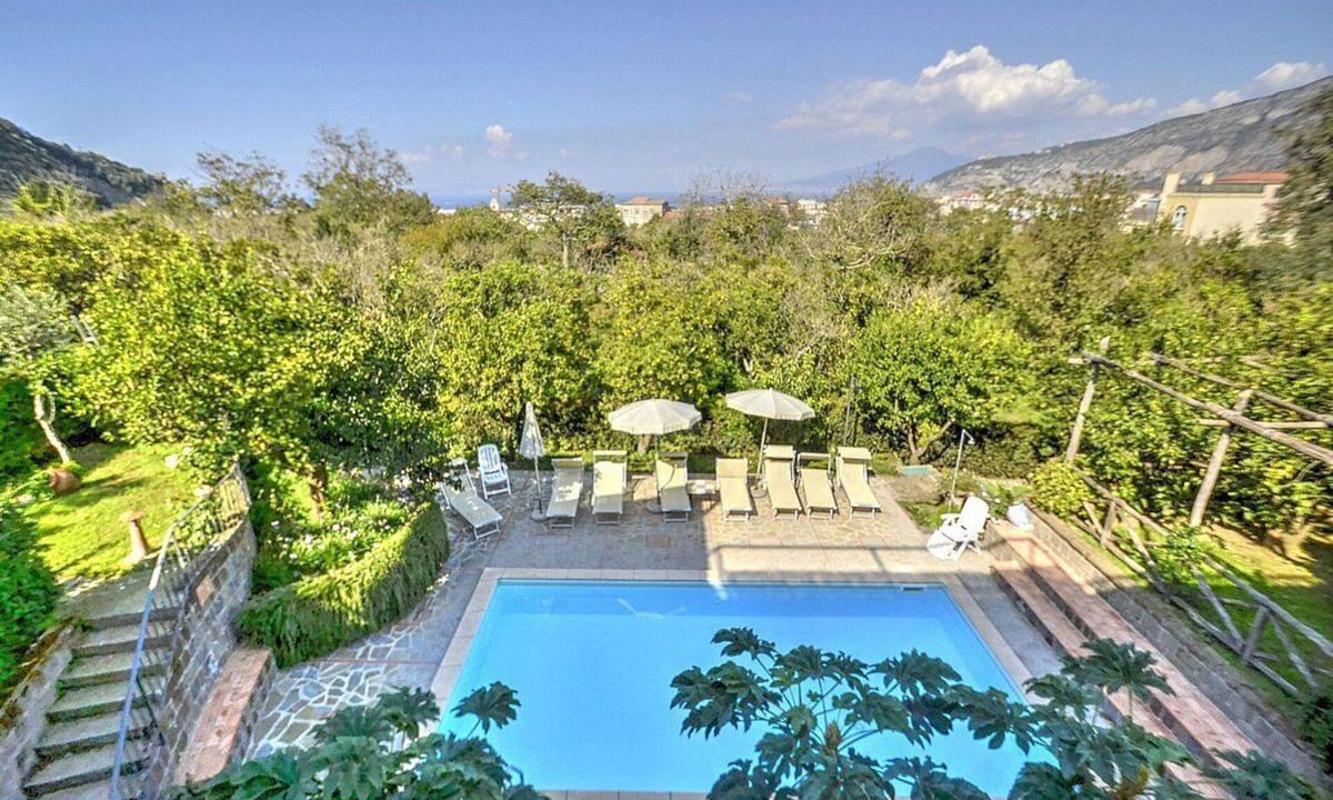 Sant'Agnello Apartment | Villa Fillide A: A cozy apartment surrounded by a lemon and orange garden, with Free WI-FI.
