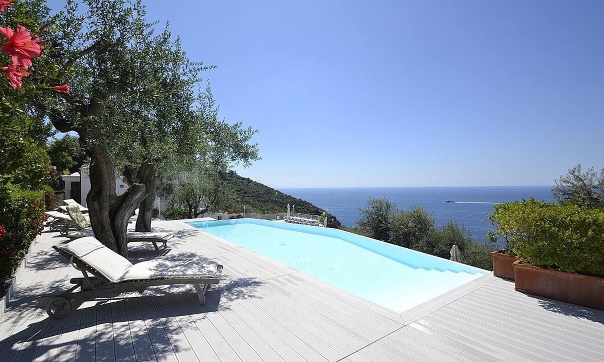 Marina del Cantone Villa | Villa Libellula: A charming and bright three-story villa which faces the sun and the sea, with Free WI-FI.
