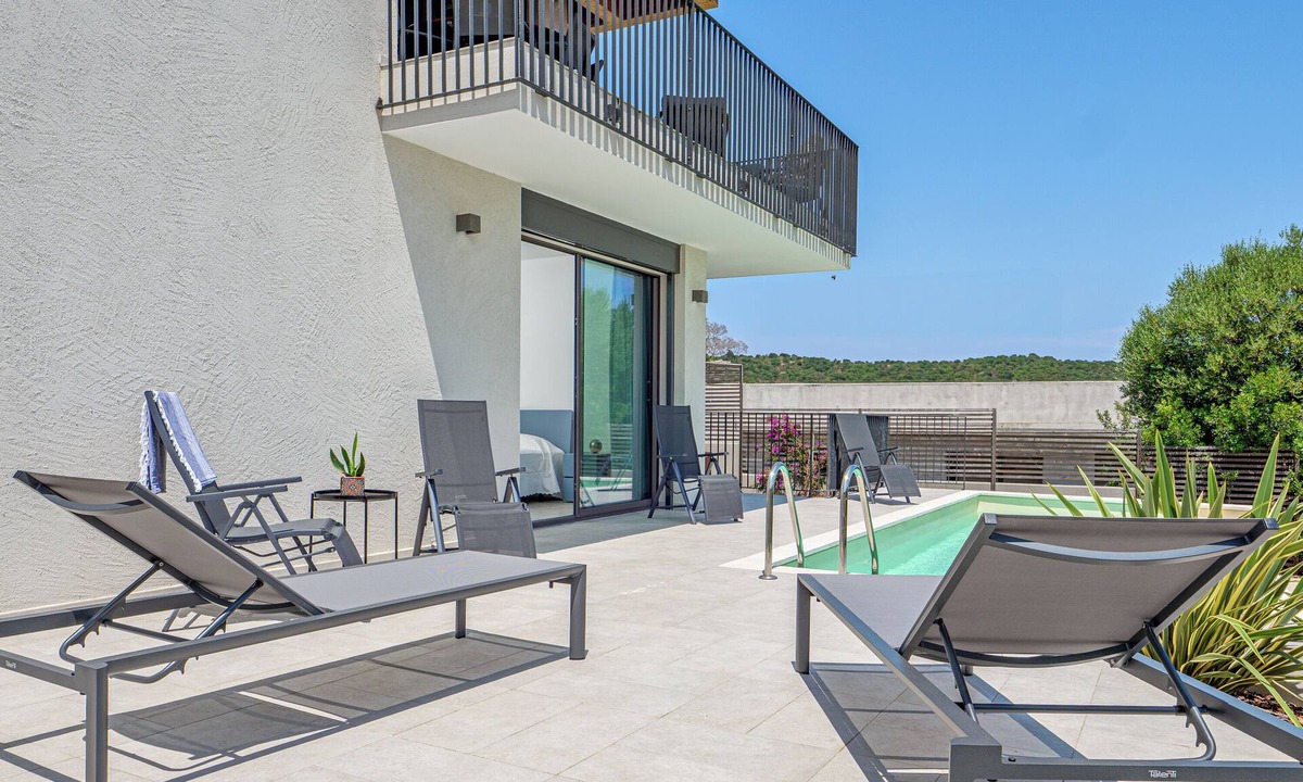 Baia Caddinas Villa | Villa 'Mirtina Home' with Sea View, Wi-Fi and Air Conditioning