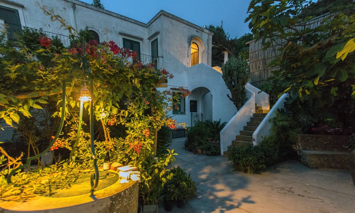 Marina Grande Villa | Villa Rosella- Winery Fenicia Staircase