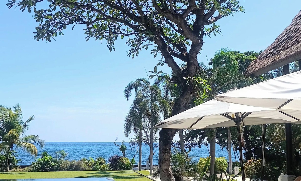 Lokapaksa Villa | VILLA TERANG BULAN: 4BR private family beachfront villa w/staff, pool & jacuzzi