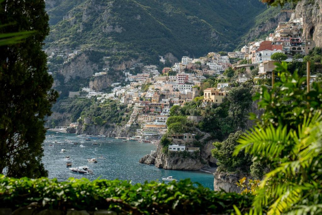 Arienzo Hotel | Villa Treville