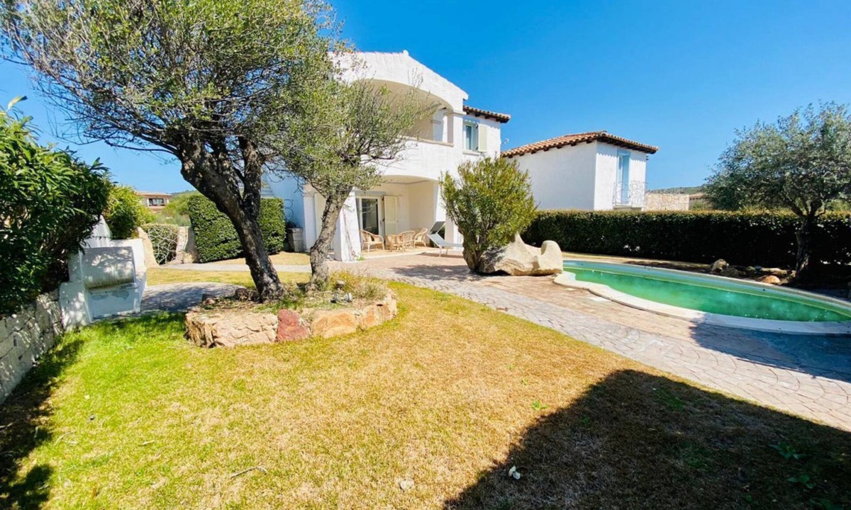 Case Peschiera-Lu Fraili House | Villetta Conchiglia with swimming pool.