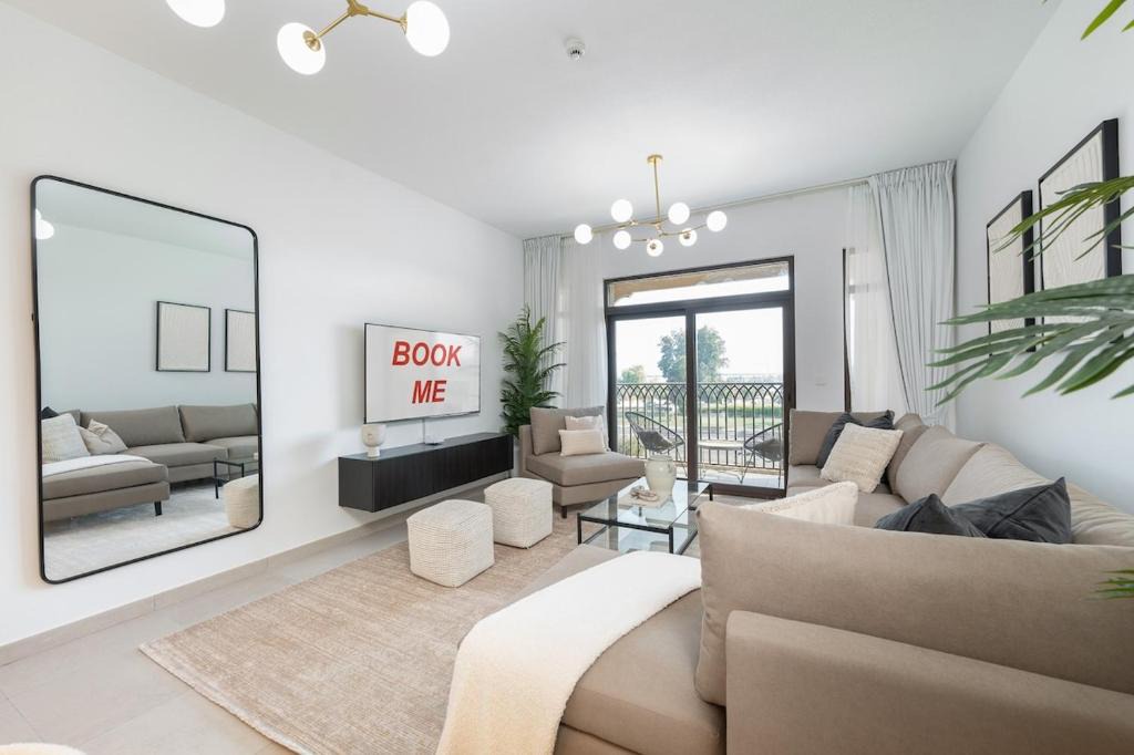 Umm Suqeim 3 Apartment | Warm and Earthy 1-Bedroom Apartment Perfect for Family in Madinat Jumeirah Living!