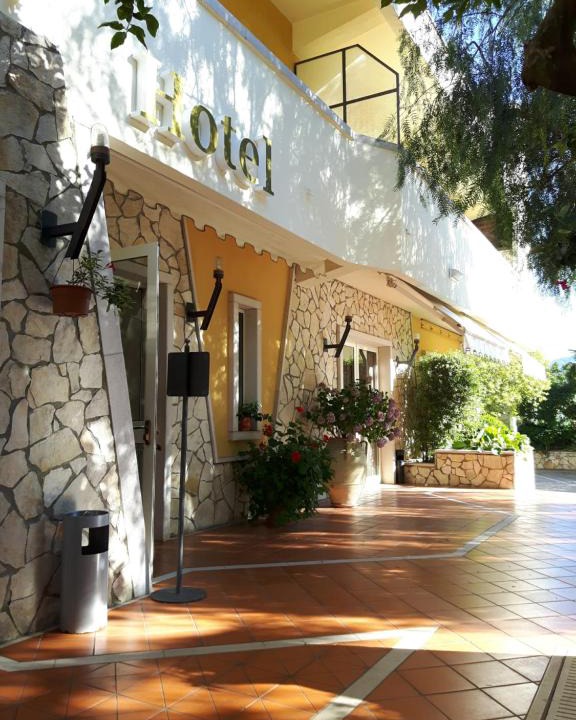 Forchia Hotel | Yellow Park Hotel