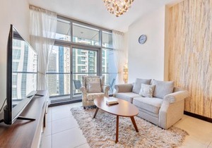 1br Apt Near Metro - Jlt Pool Gym Fast Wi-fi