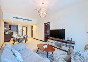 1br Apt Near Metro - Jlt Pool Gym Fast Wi-fi