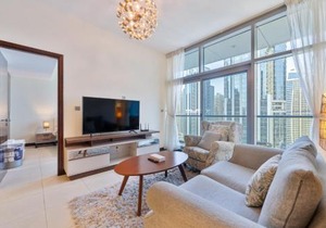 1br Apt Near Metro - Jlt Pool Gym Fast Wi-fi