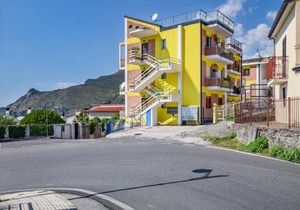 2 bedroom accommodation in Tortora